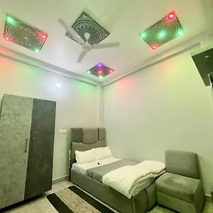 house-prakash-fully-air-conditioned-hotel-at-prime.hotels-varanasi.com/